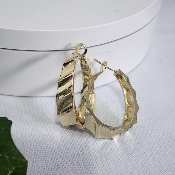 18k Gold Filled Chunky Oval Hoop Earrings New - Picture 5 of 8